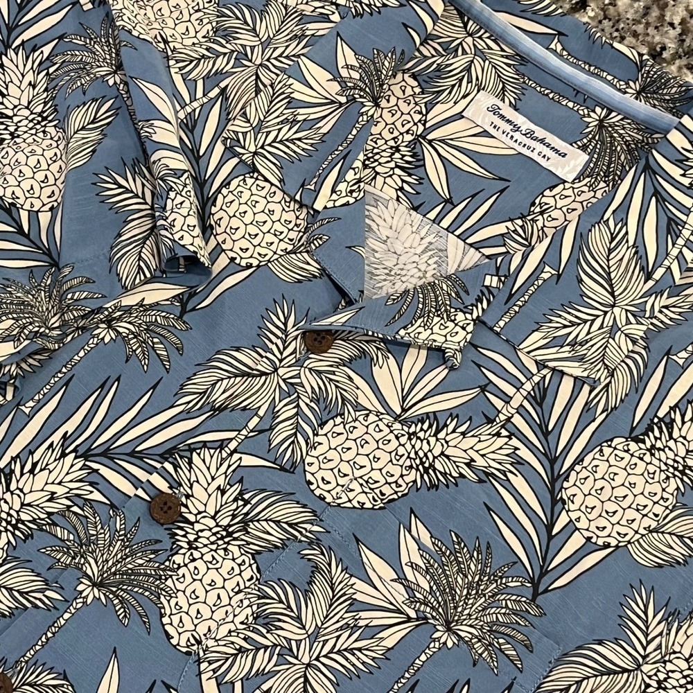 Tommy Bahama The Veracruz Cay Shirt Mens M Blue Button Up Hawaiian Pineapples
